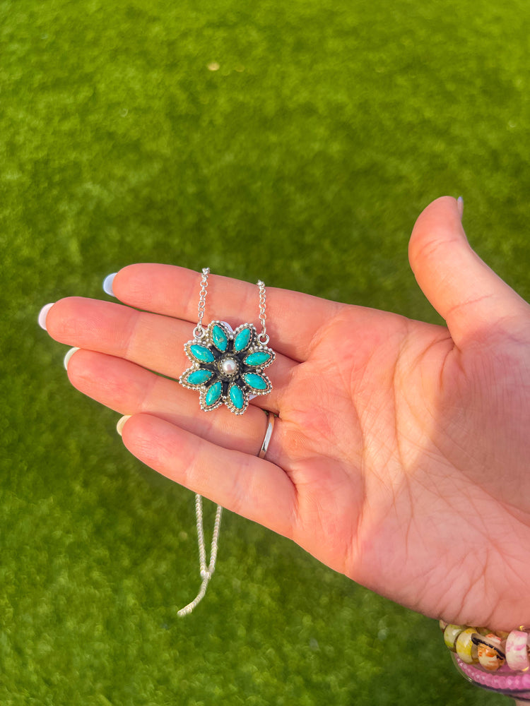 KINGMAN FLOWER NECKLACE