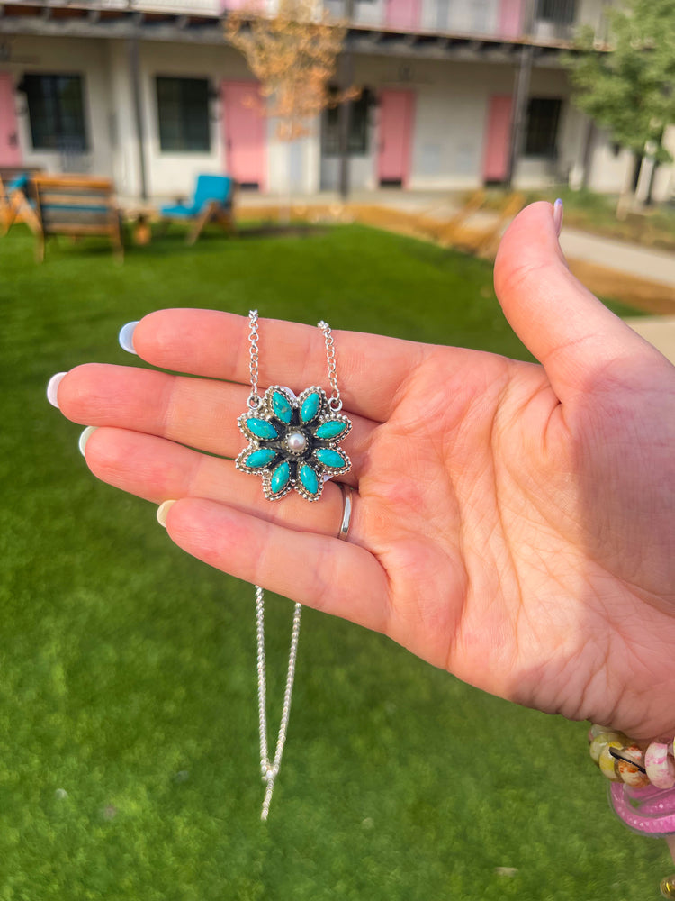 KINGMAN FLOWER NECKLACE
