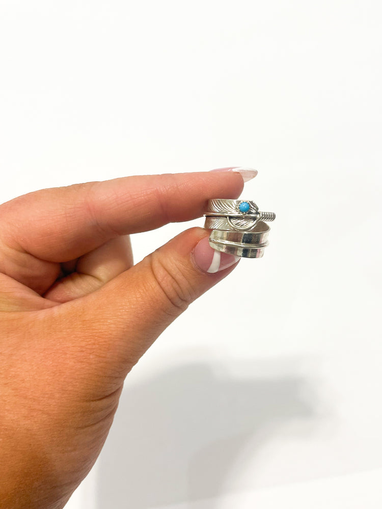 ADJUSTABLE FEATHER RING