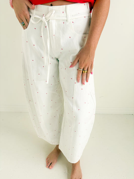 WHITE BARREL JEAN WITH RED BOWS