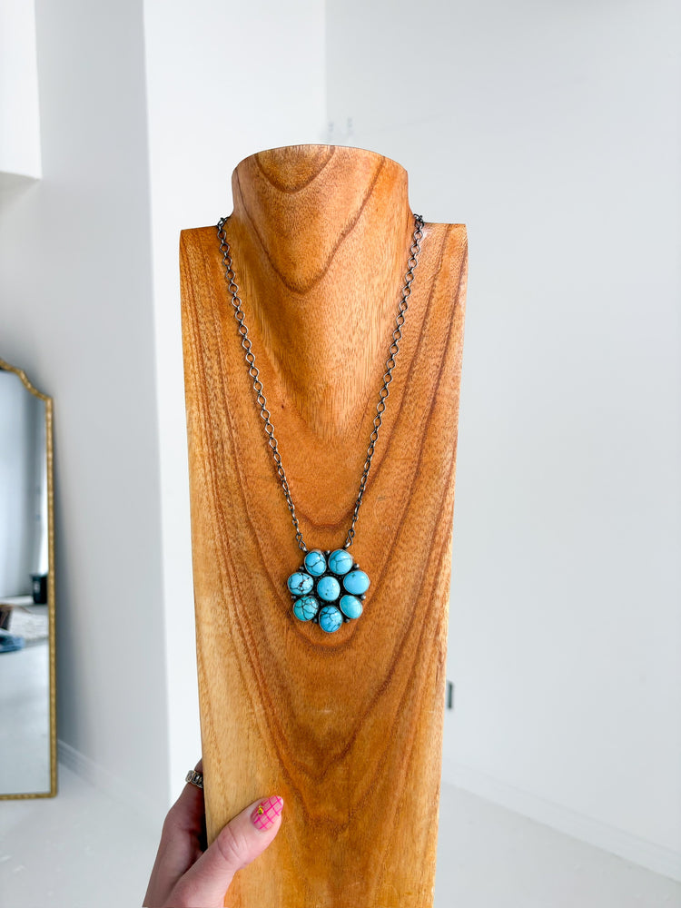 ANTIONETE MART CLUSTER PENDANT NECKLACE