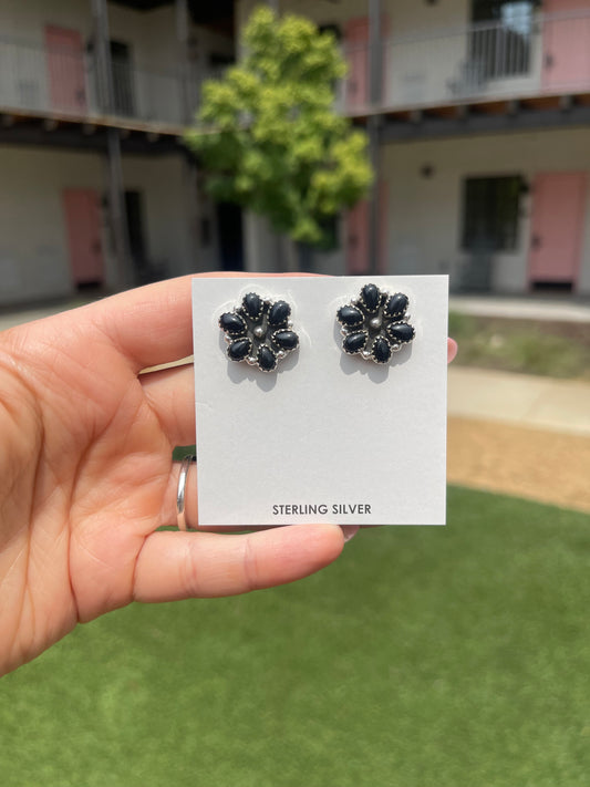 BLACK OYNX FLOWER STUD